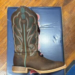 Durango Brown Heeled Boots with Decorative Stitching